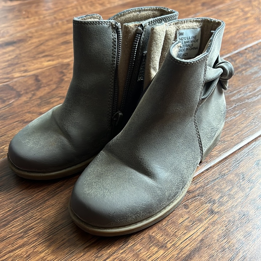 girls size 9T Rachel Shoes booties